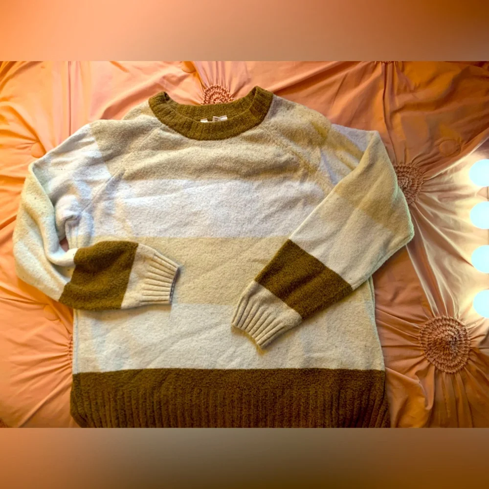 Time and Tru sweater - Picture 1 of 1